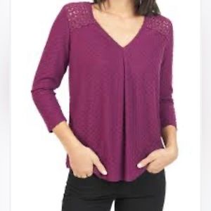 Daniel Rainn
Clip Dot Lace Yoke Top